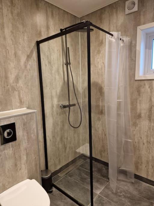 דירות Oyndarfjordur New Flat With Hot Tub - No1 מראה חיצוני תמונה