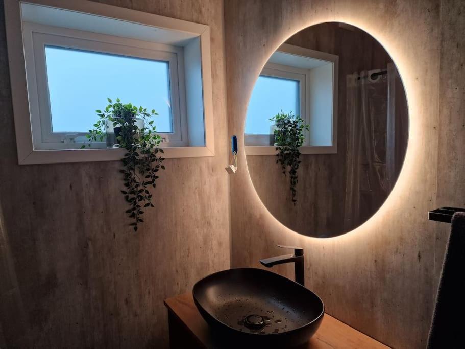דירות Oyndarfjordur New Flat With Hot Tub - No1 מראה חיצוני תמונה
